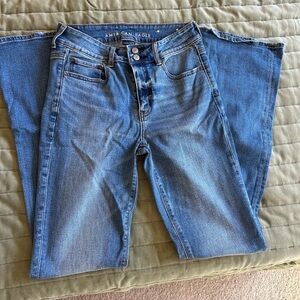Women’s American Eagle High-Waisted Flared Jeans size 8L